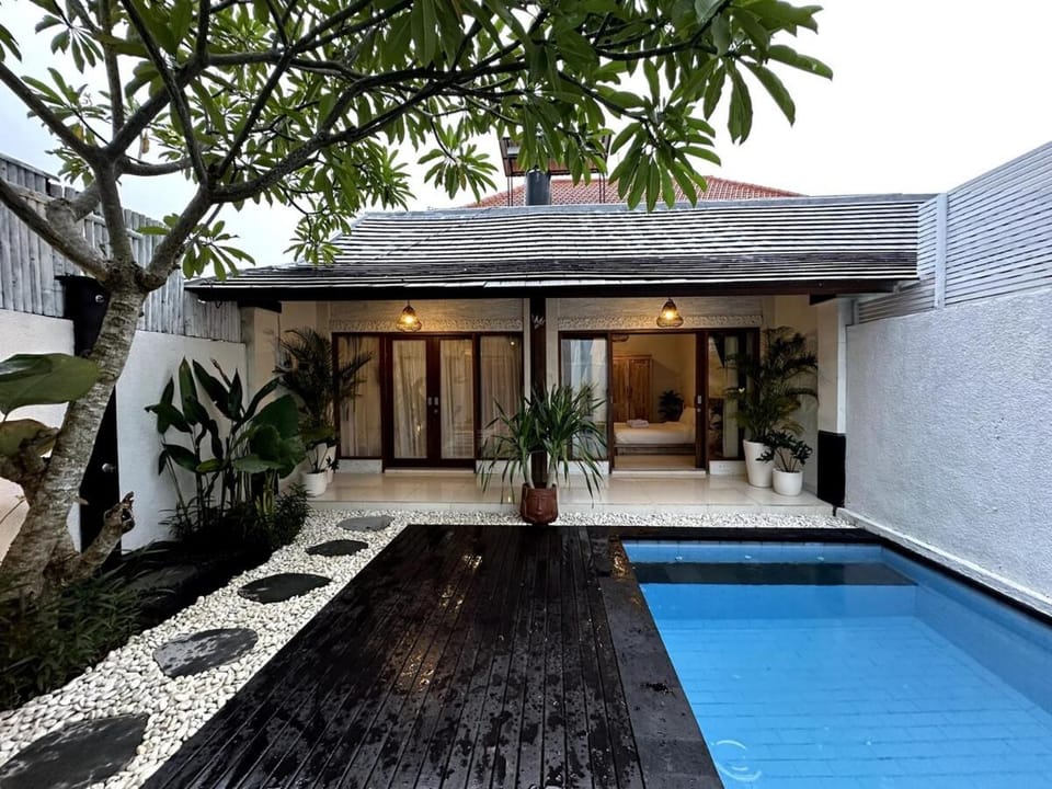 Villa Giulia Canggu - Private Pool - Self Check-In Villa in North Kuta