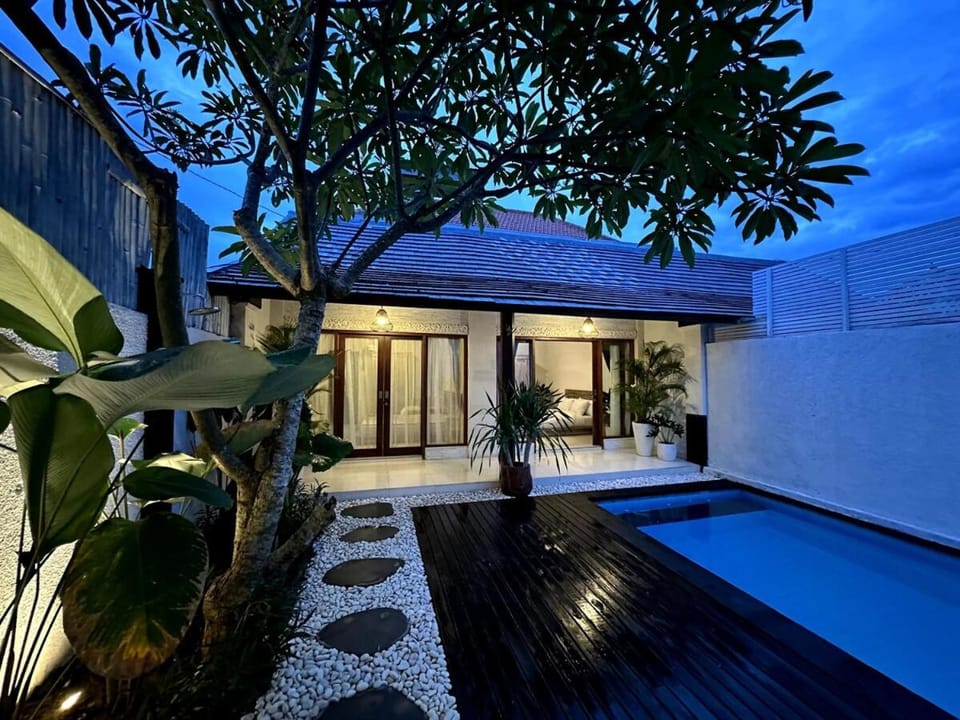 Villa Giulia Canggu - Private Pool - Self Check-In Villa in North Kuta