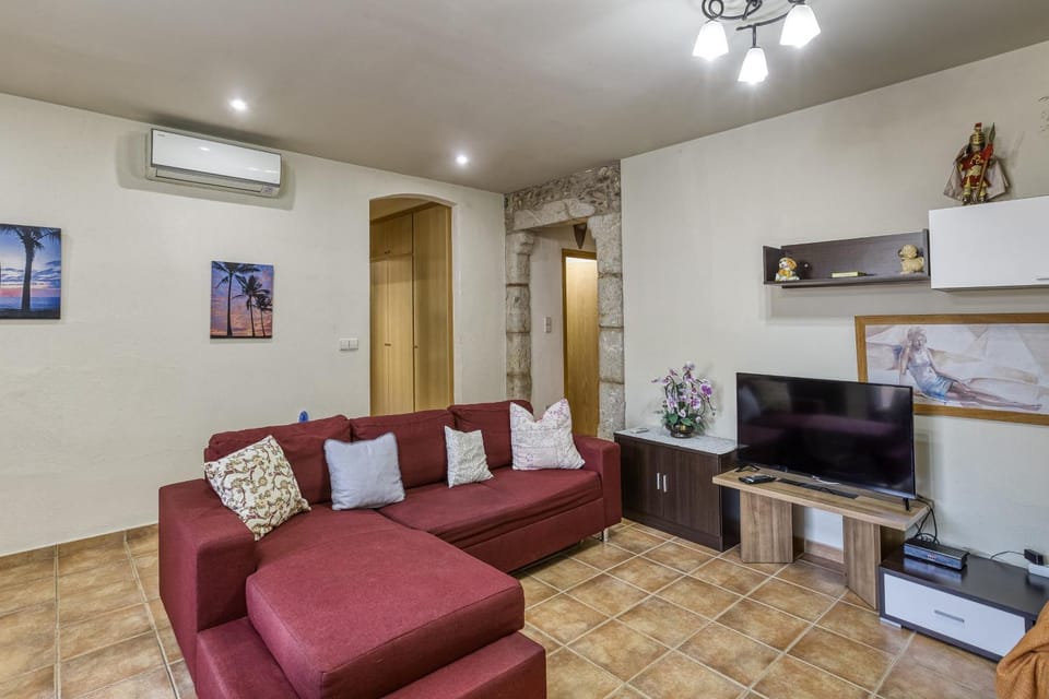Can Castelló Baix House in Baix Empordà