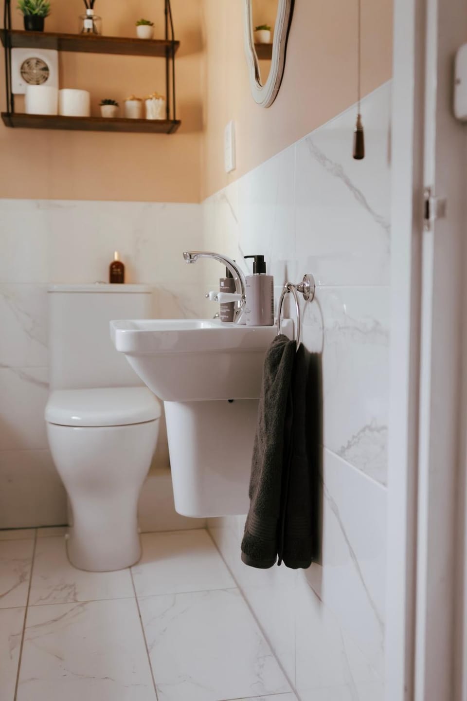 Shower, Toilet, Bath, towels