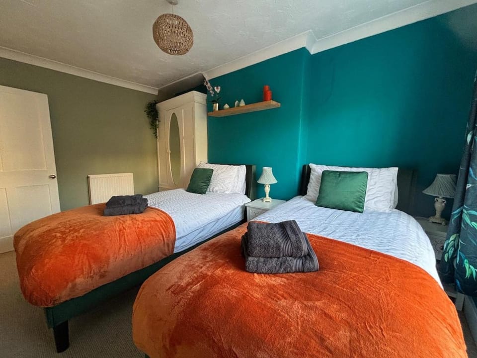 Bed, Photo of the whole room, Bedroom, towels, wardrobe