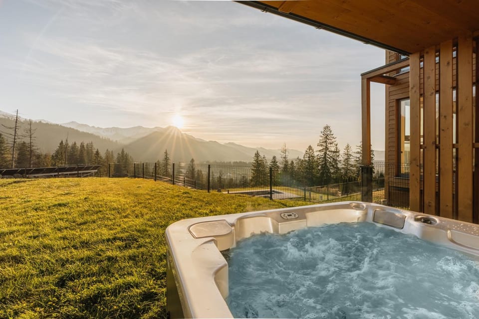 Nearby landmark, Spring, Day, Natural landscape, Hot Tub, Mountain view, Pool view, Swimming pool, Sunrise, Sunset