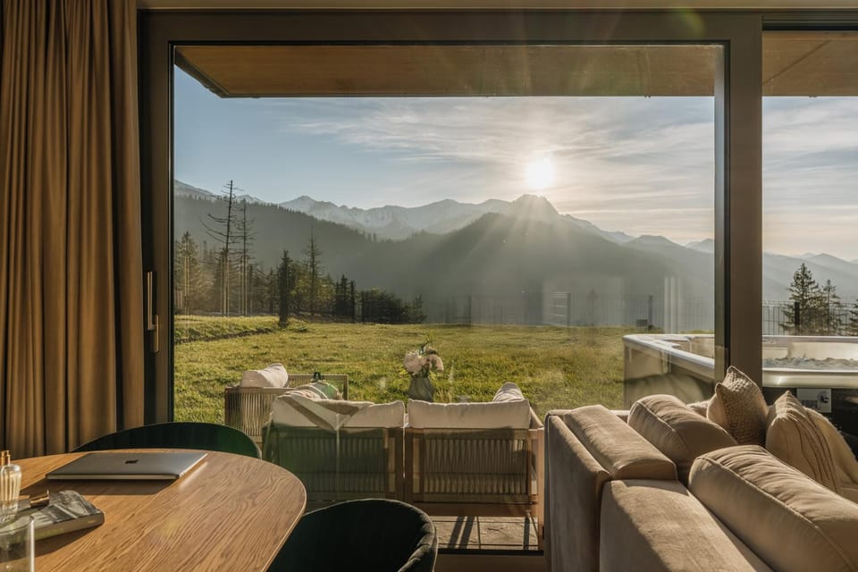 Patio, Nearby landmark, Spring, Day, Natural landscape, Living room, Seating area, Dining area, Mountain view