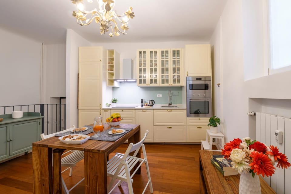 Kitchen or kitchenette, Dining area, oven, stove