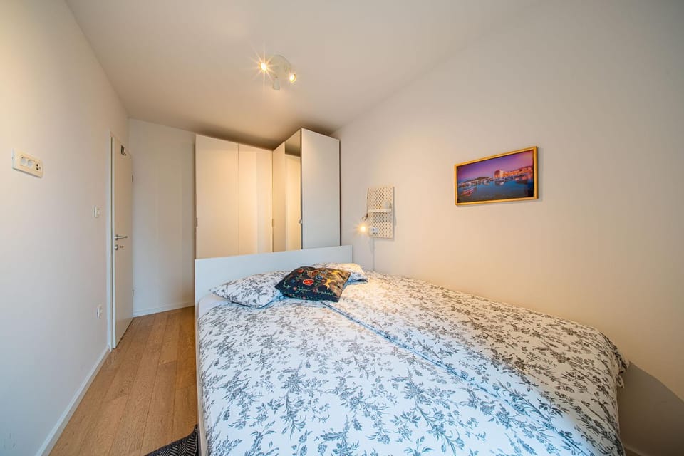 Bed, Photo of the whole room, Bedroom, wardrobe