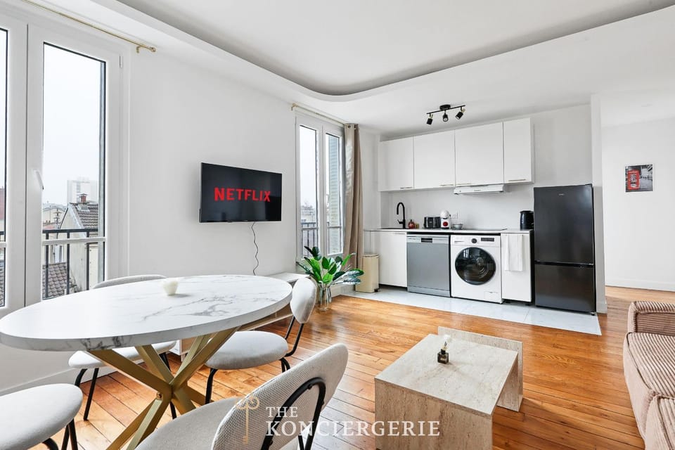 Prestige et serenite rue Pierre et Marie Curie Apartment in Île-de-France