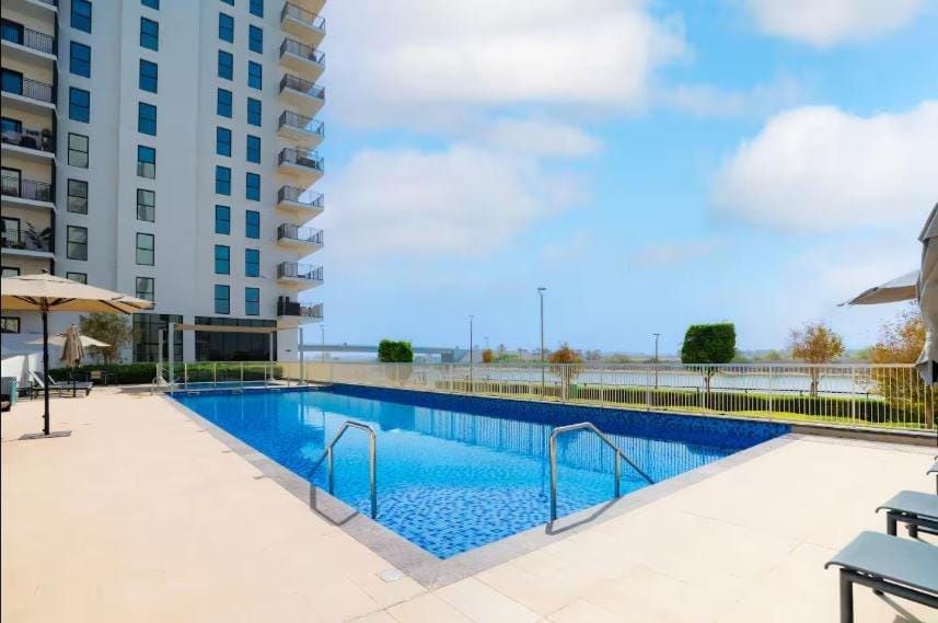 Swimming pool, sunbed