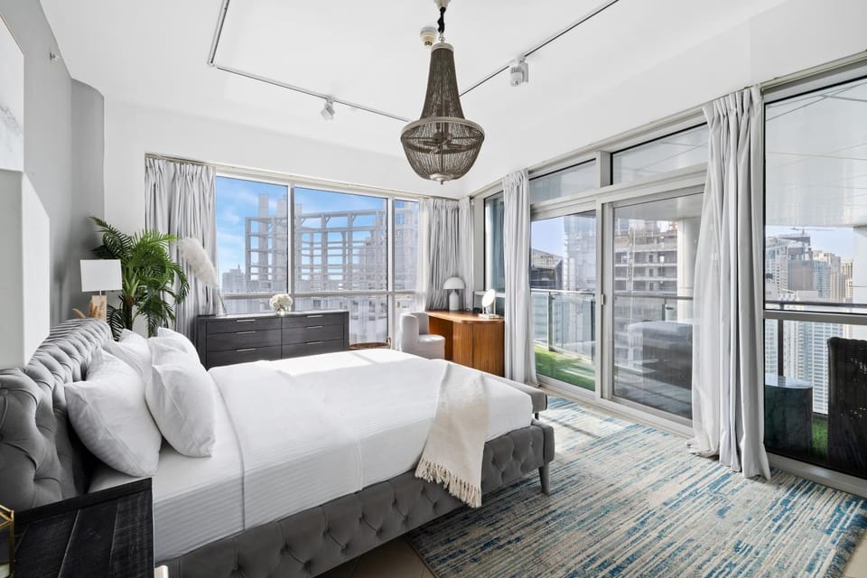 Bed, Living room, Photo of the whole room, Seating area, Bedroom