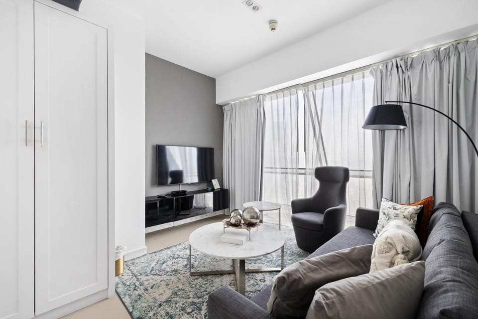 Communal lounge/ TV room, TV and multimedia, Living room, Seating area, Evening entertainment