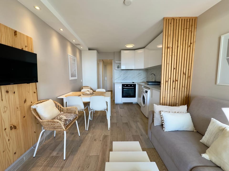 TV and multimedia, Kitchen or kitchenette, Living room, Dining area