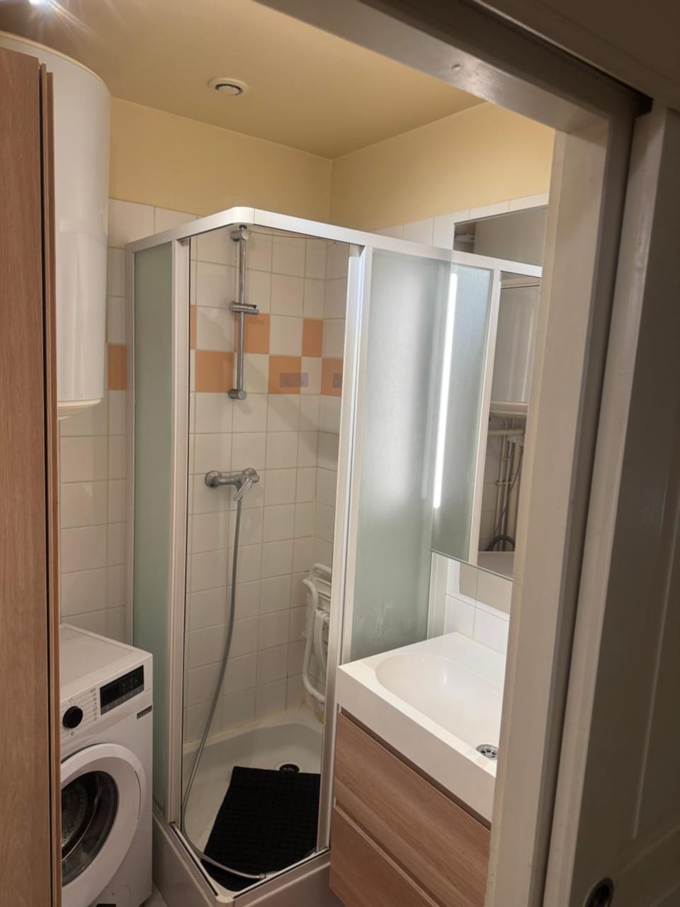 Appartement lumineux garage privé centre-ville Apartment in Normandy