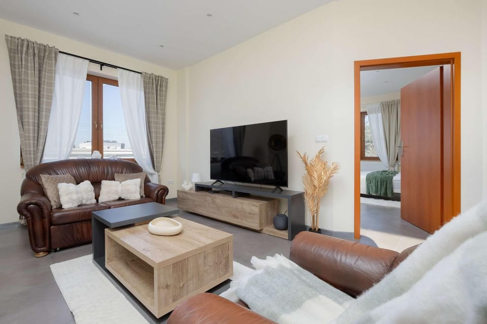 TV and multimedia, Living room, Photo of the whole room, Seating area