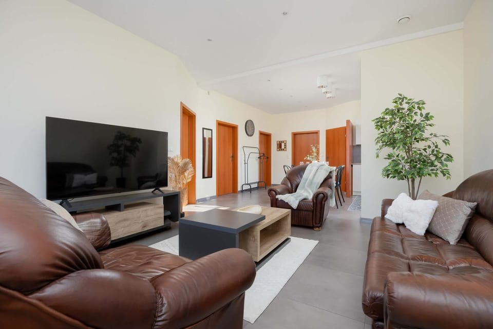Communal lounge/ TV room, TV and multimedia, Living room, Seating area