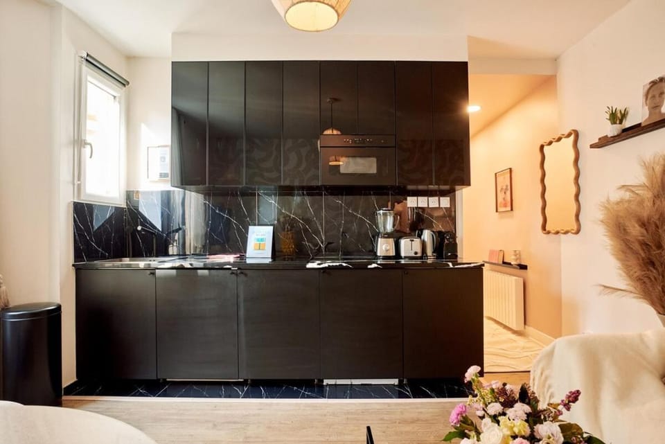 Modern flat in Levallois Apartment in Levallois-Perret