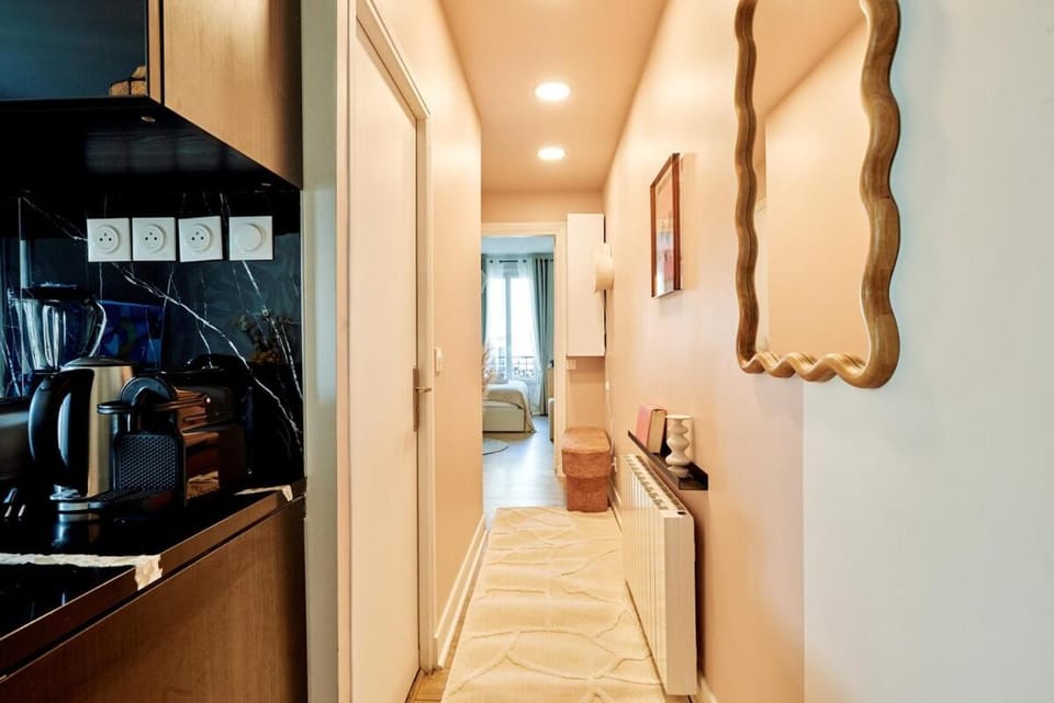 Modern flat in Levallois Apartment in Levallois-Perret