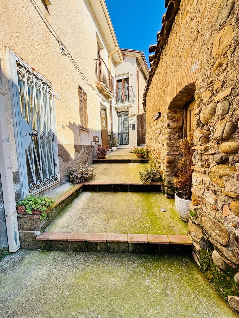 Property building, Day