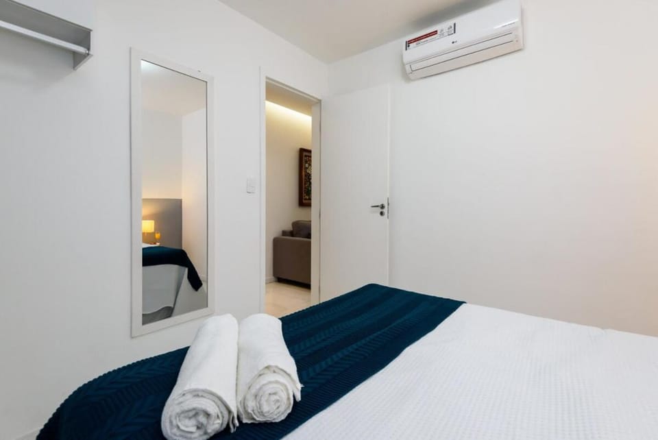 Apto em Copacabana a 400m da pra Apartment in Rio de Janeiro