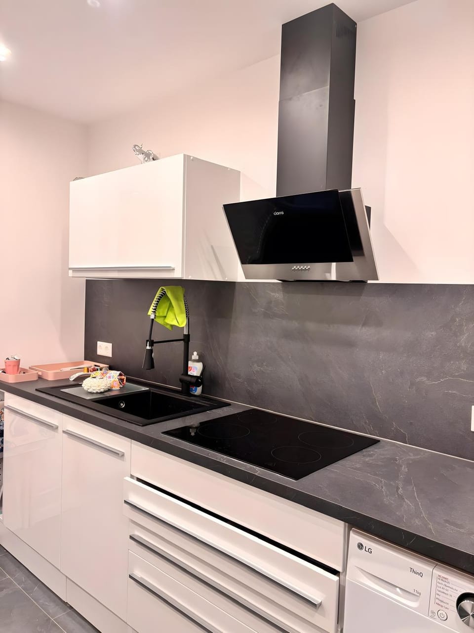 Kitchen or kitchenette, Living room