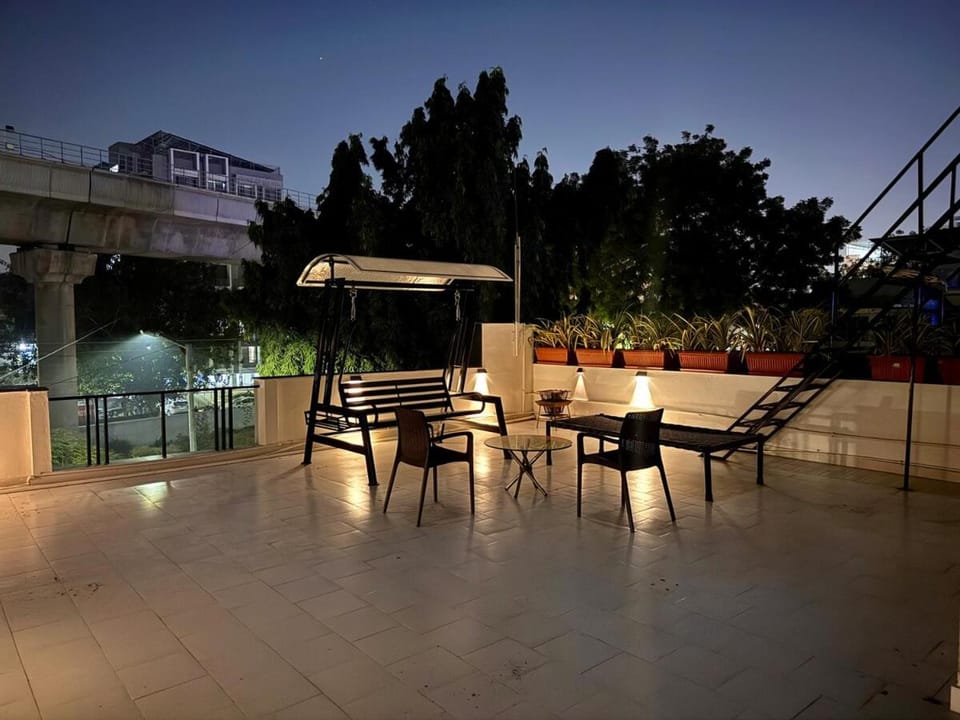 X-Large Studio Penthouse with Private Outdoor Seating Apartment in Ahmedabad