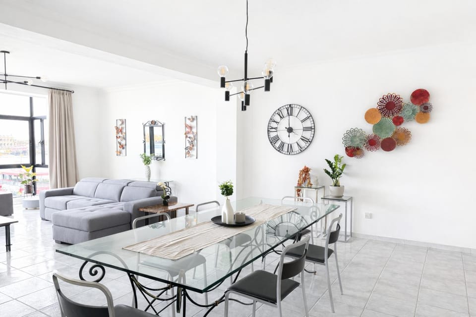 Living room, Dining area