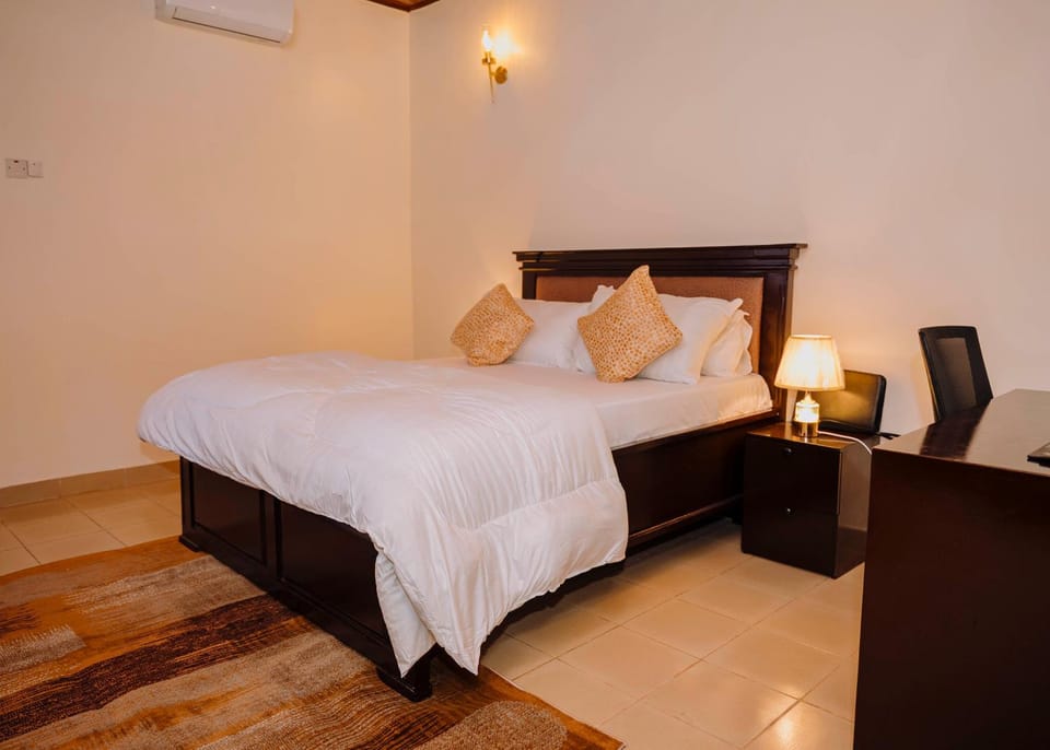 Bed, Photo of the whole room, Bedroom, air conditioner