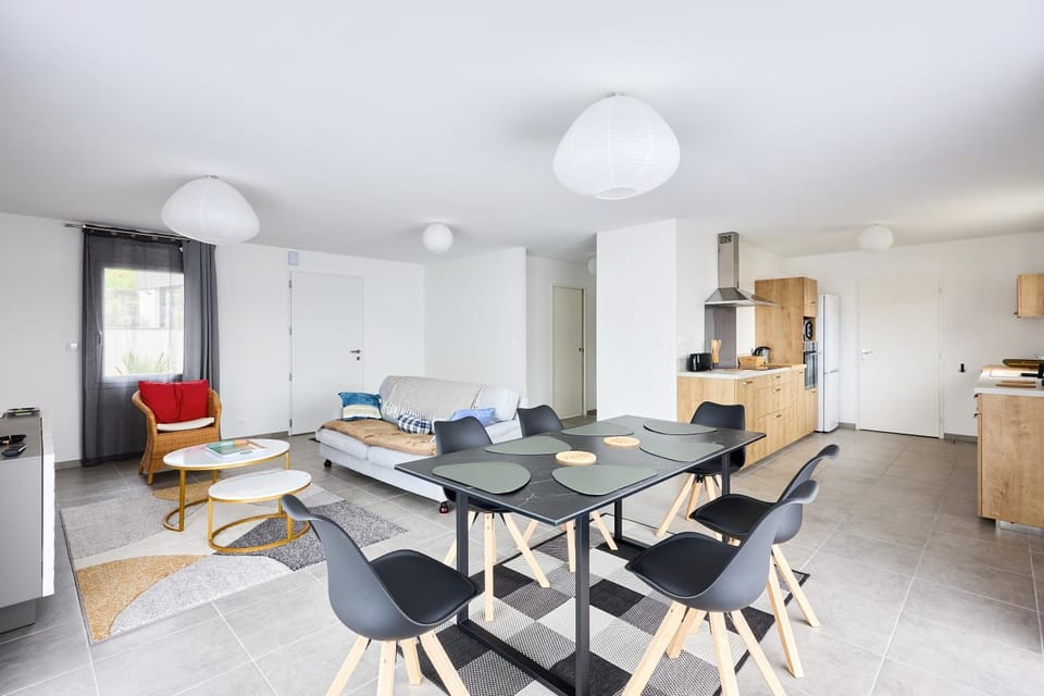 Living room, Dining area