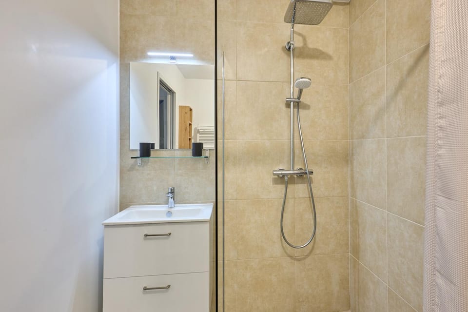 Shower, Bathroom