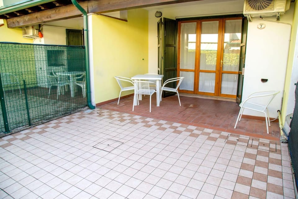 Patio, View (from property/room), Street view