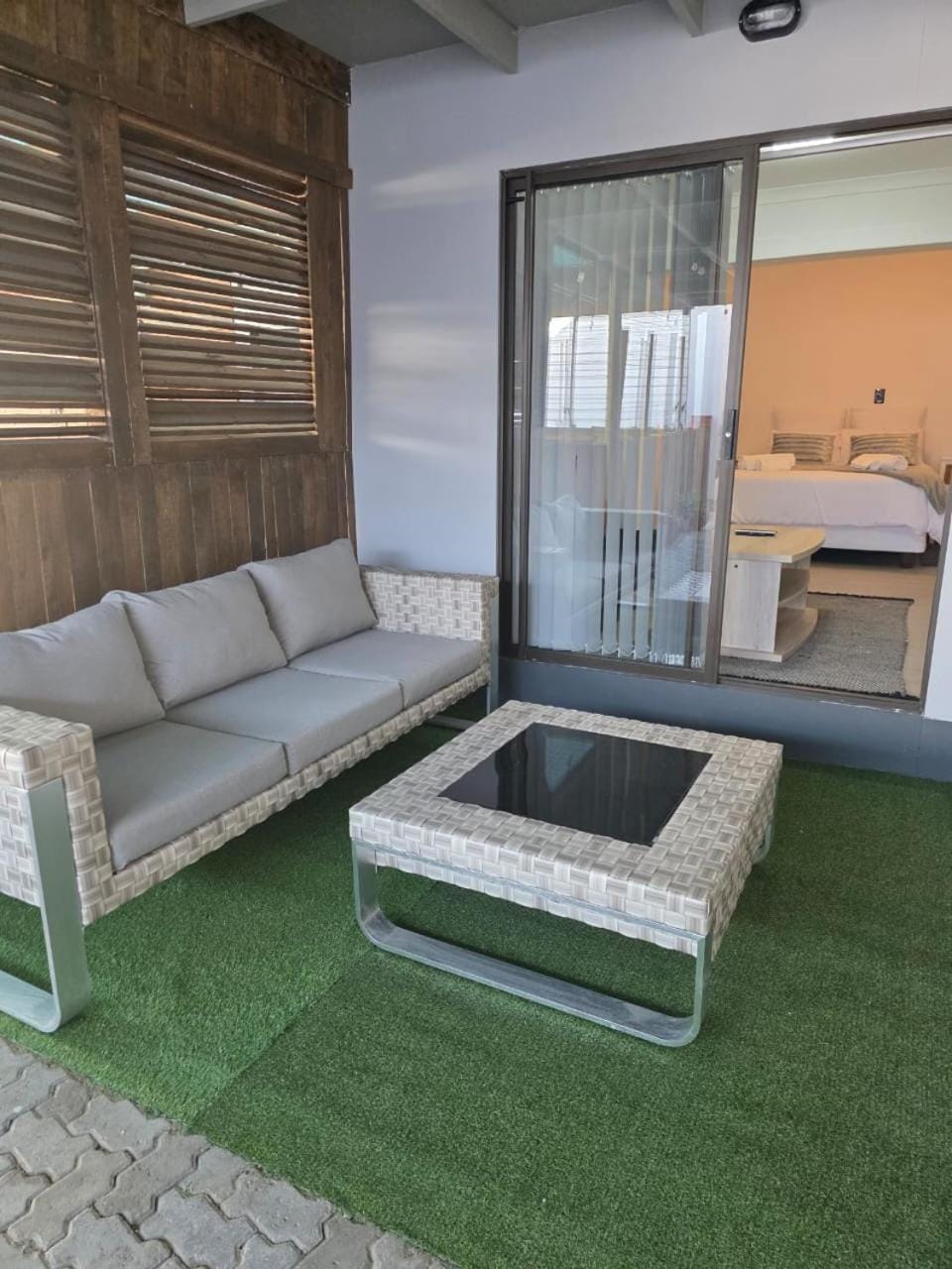 Photo of the whole room, Seating area