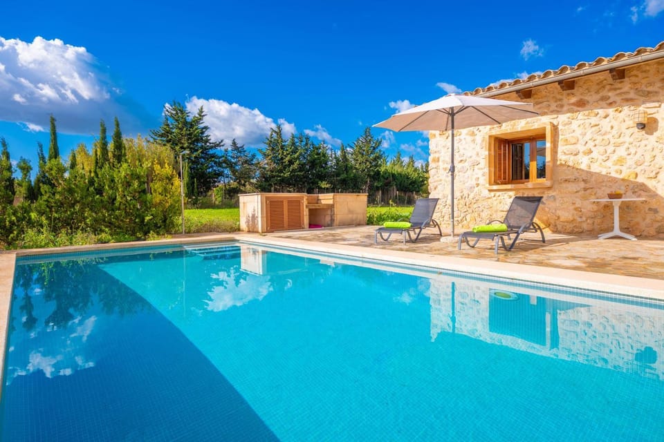 Swimming pool, sunbed