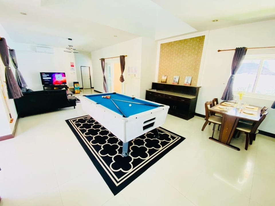 Communal lounge/ TV room, TV and multimedia