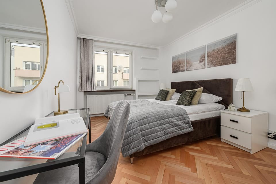 Bed, Day, Photo of the whole room, Bedroom