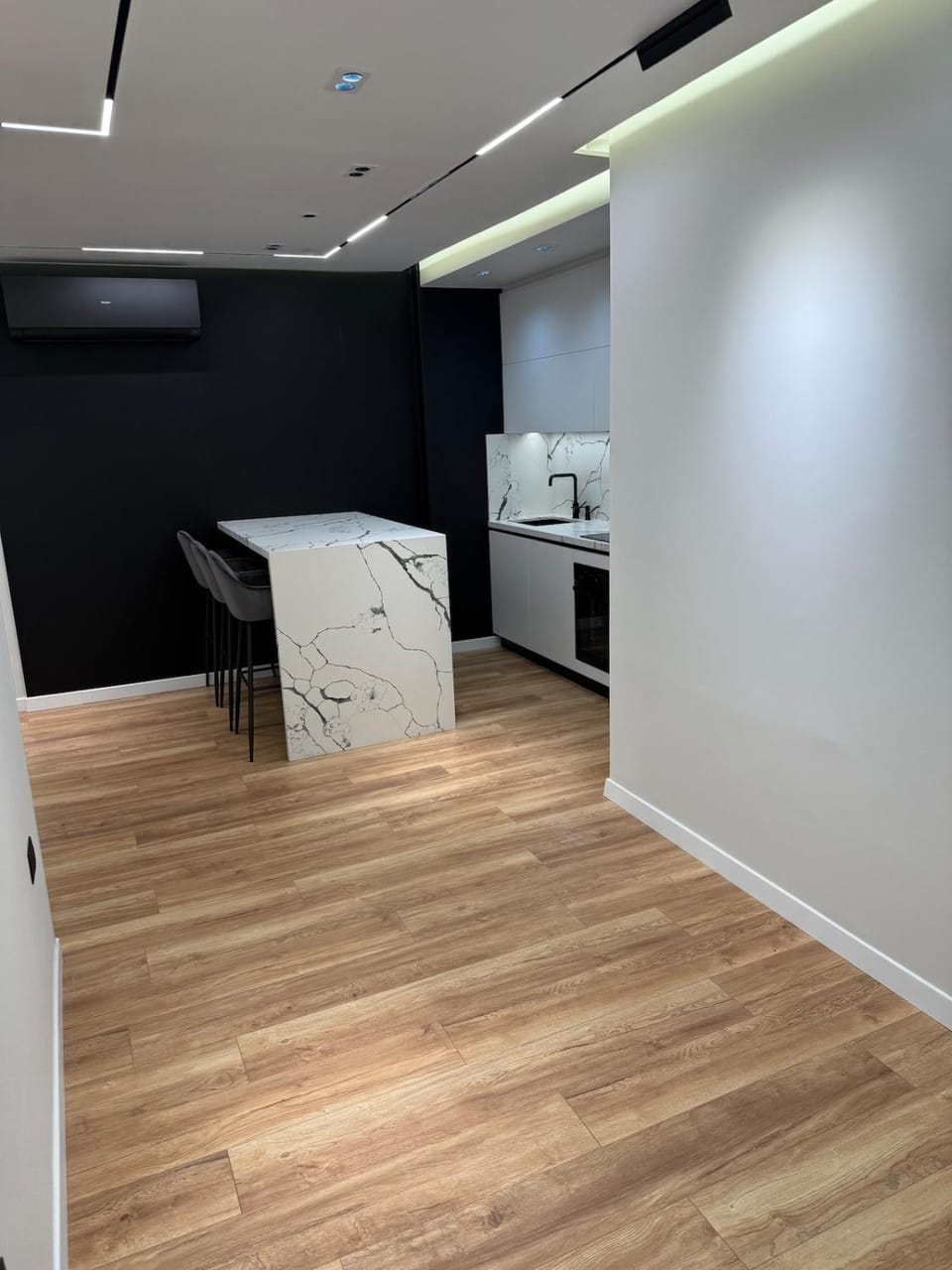 Dining area, kitchen
