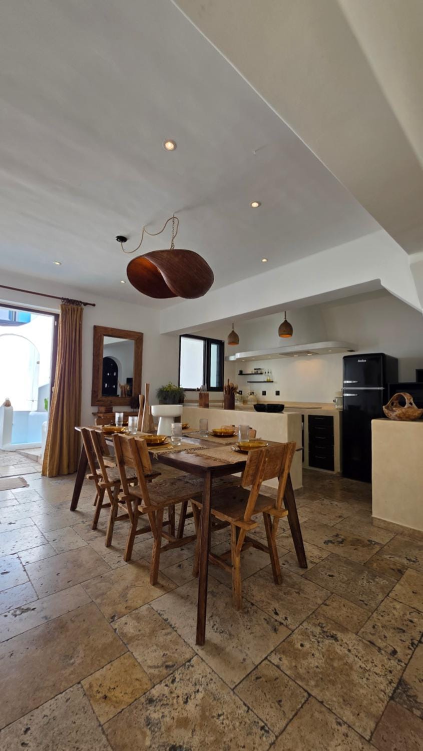 Dining area, kitchen