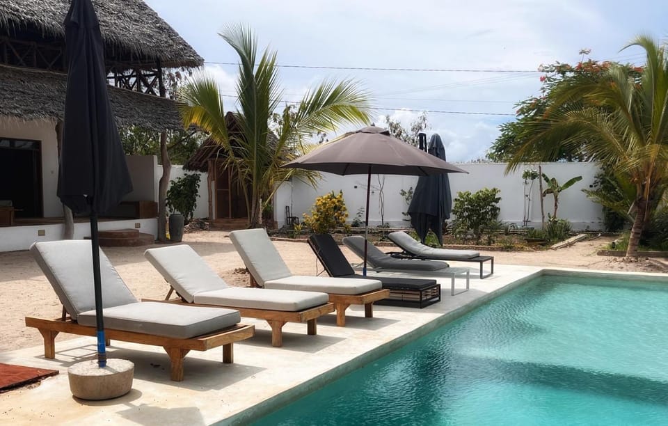 Garden, Garden view, Pool view, Swimming pool, sunbed