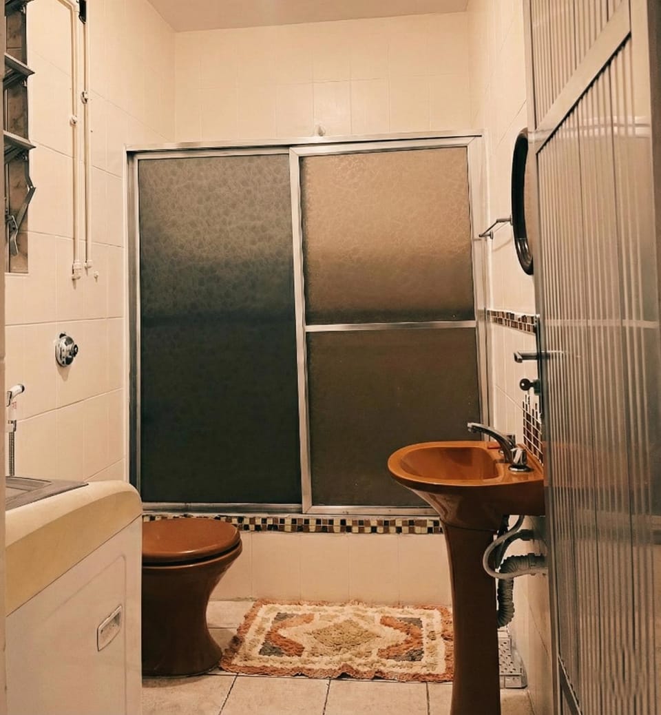 Spacious with Air, Beach and Subway Apartment in Rio de Janeiro