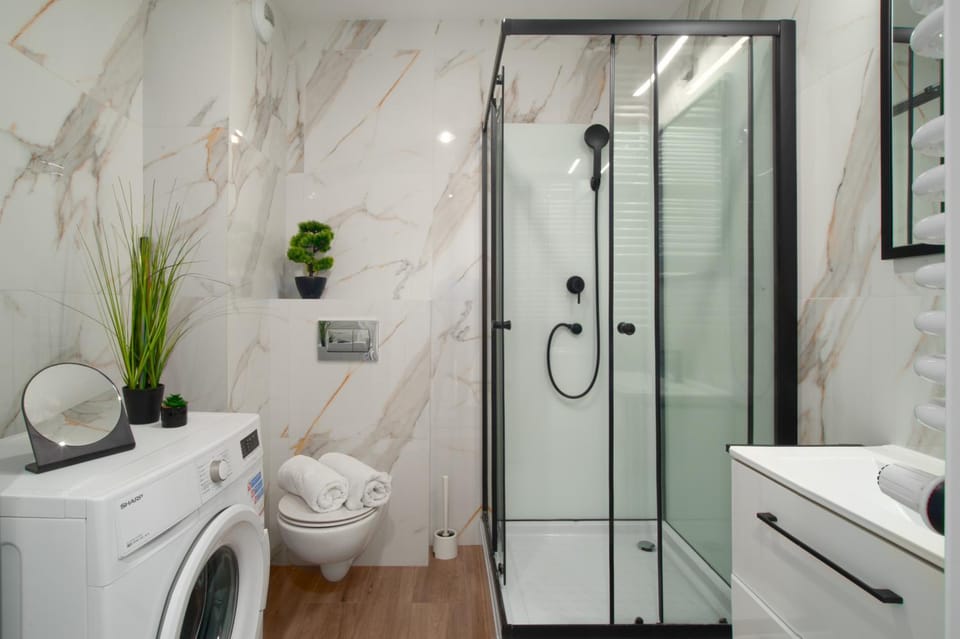 Shower, Bathroom, towels, washing machine, dryer