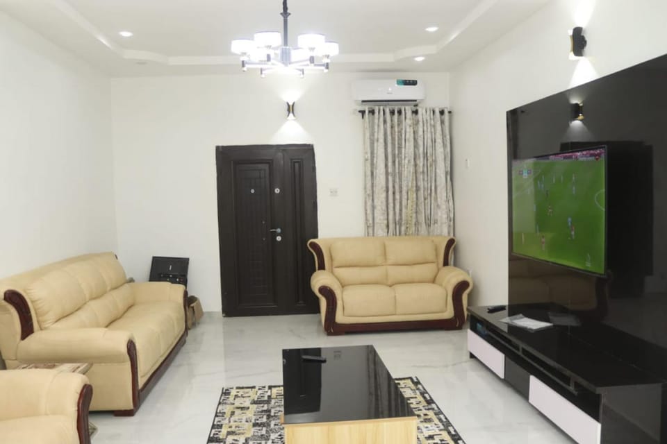 Communal lounge/ TV room, TV and multimedia, Living room