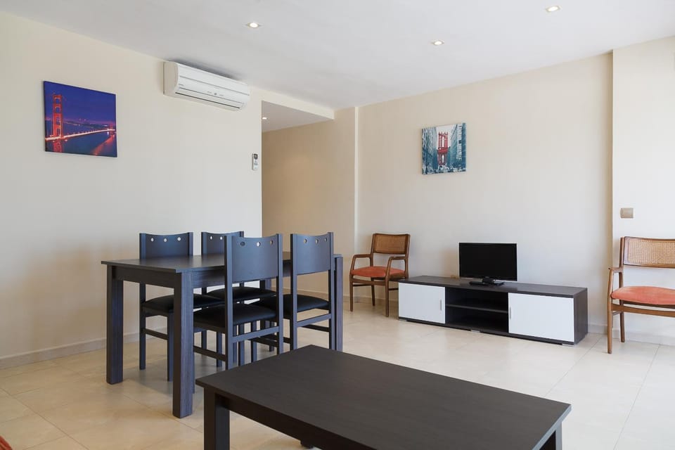 TV and multimedia, Living room, Dining area, air conditioner