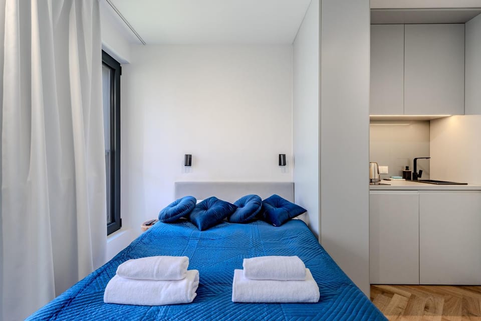Bed, Kitchen or kitchenette, Photo of the whole room, towels