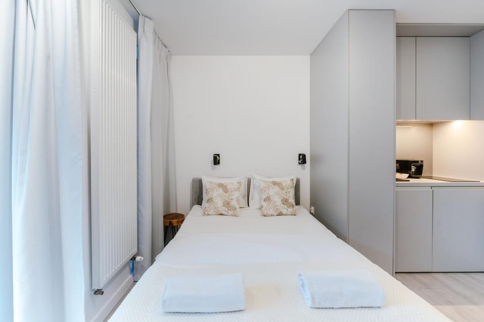 Bed, Kitchen or kitchenette
