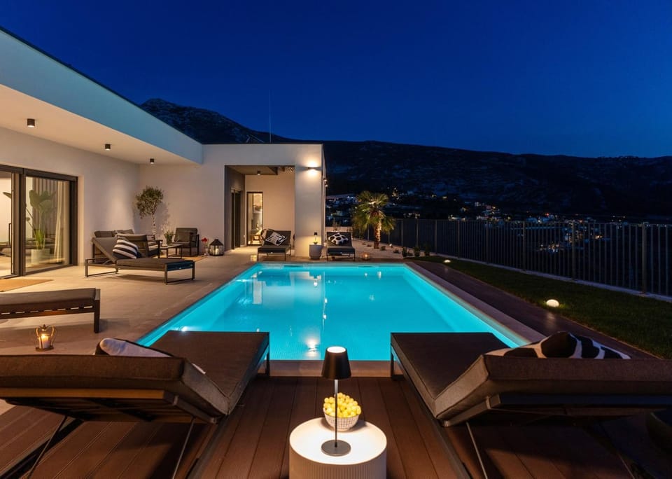 Property building, Swimming pool