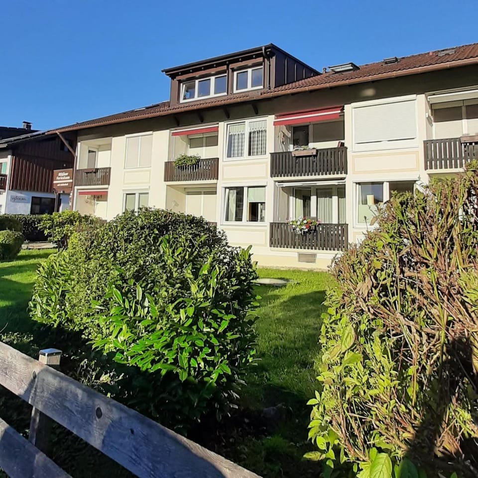 Property building, Spring, Day, Garden, Garden view