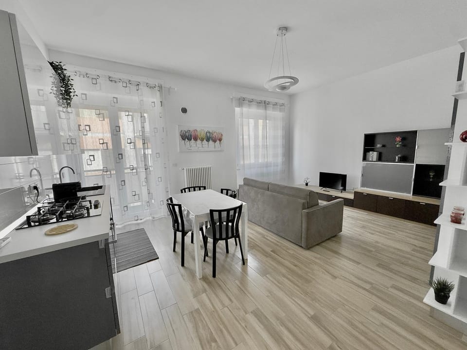 TV and multimedia, Living room, Dining area, stove