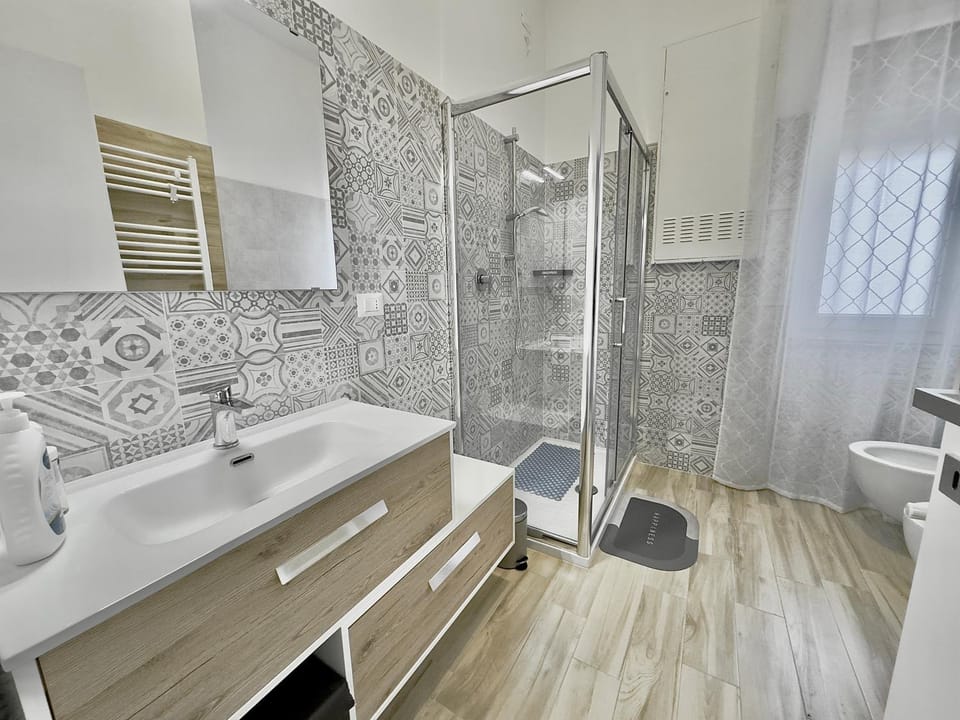 Shower, Bathroom, bidet