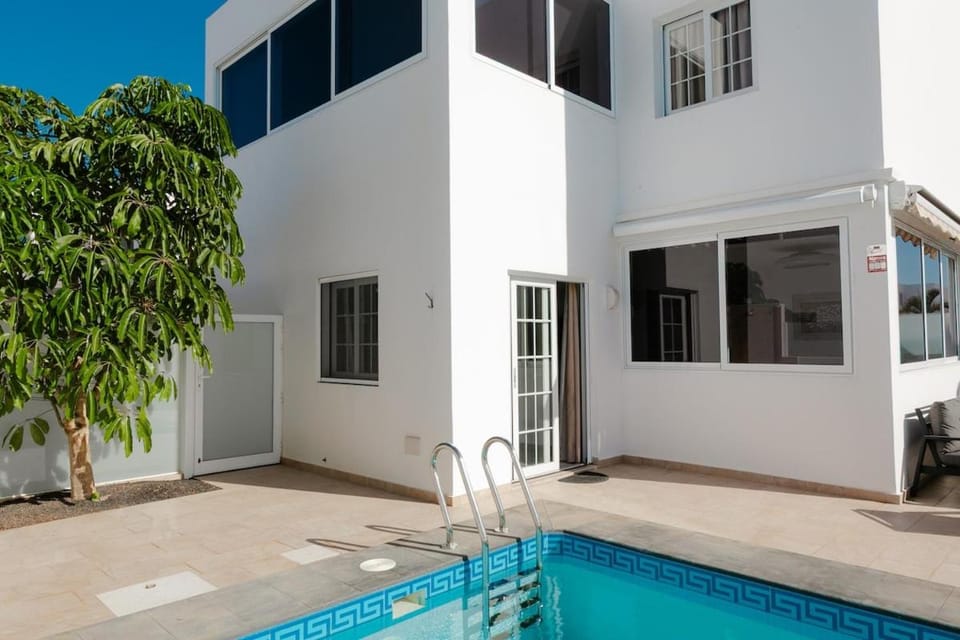 Exceptional villa with private pool House in Playa Blanca