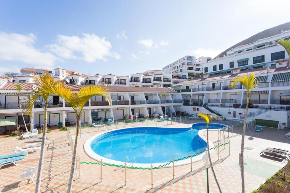 Property building, Swimming pool, Swimming pool