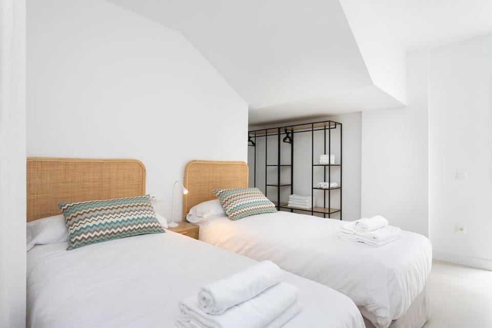 Photo of the whole room, Bedroom