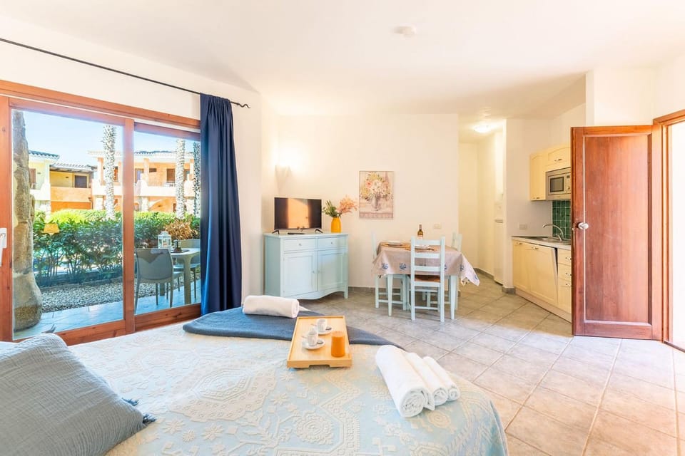 Bed, Decorative detail, Bedroom, microwave, oven