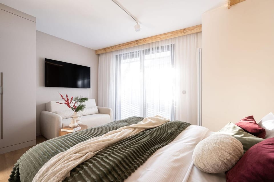 Bed, TV and multimedia, Photo of the whole room, Evening entertainment, Bedroom